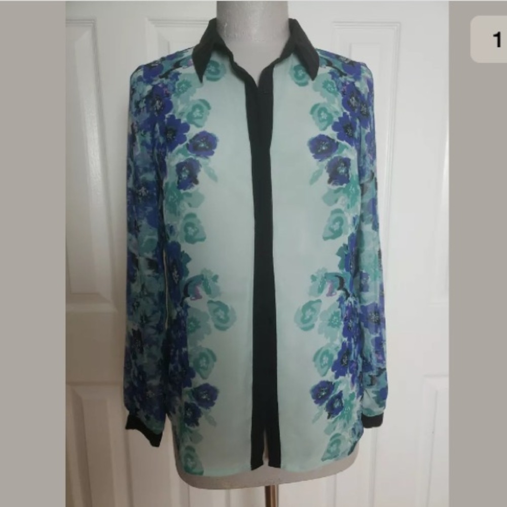 Lauren Conrad sz XS Sheer Blue Floral Blouse